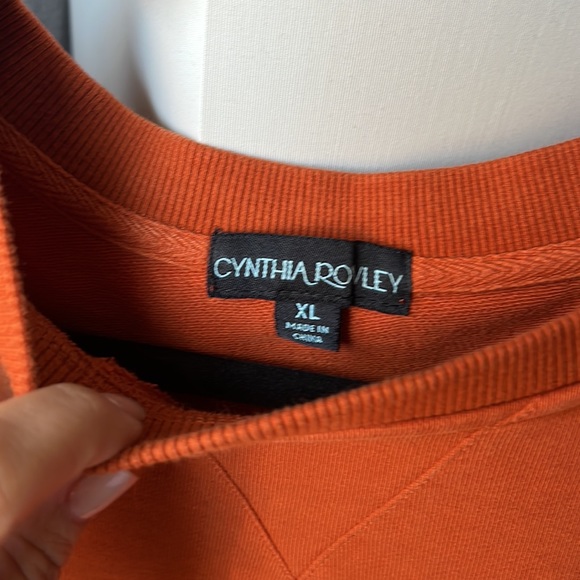 Sweater - Picture 4 of 4